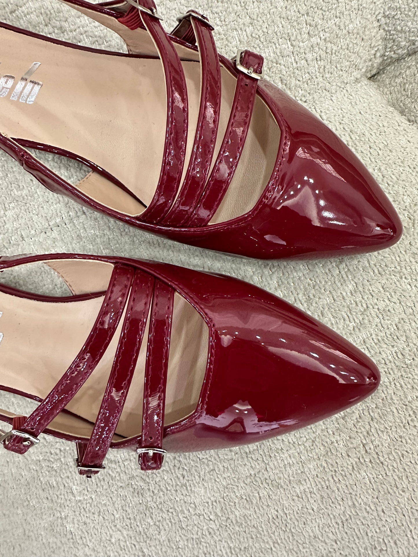 Mary Jane vinotinto