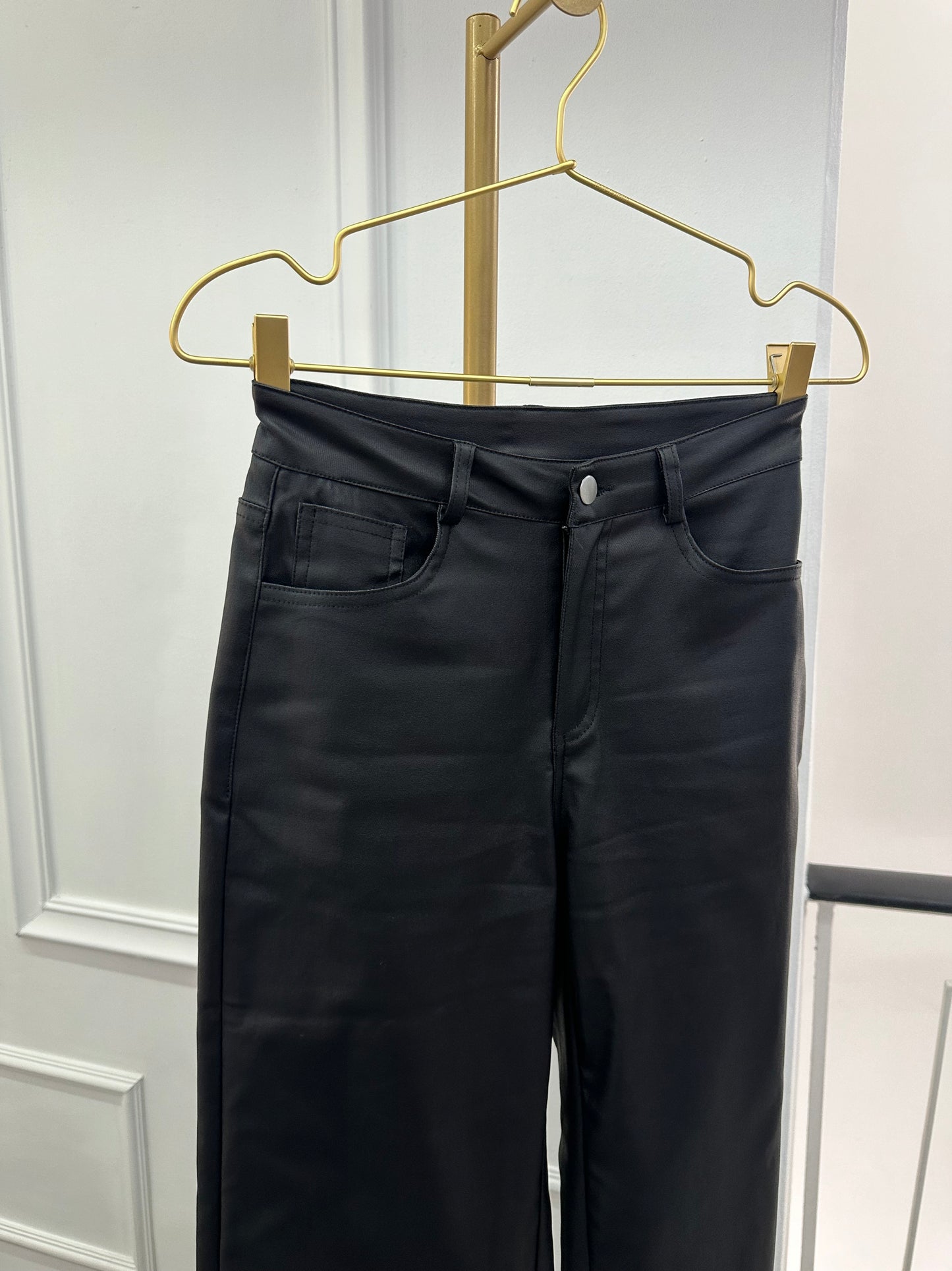 Pantalón cuerina