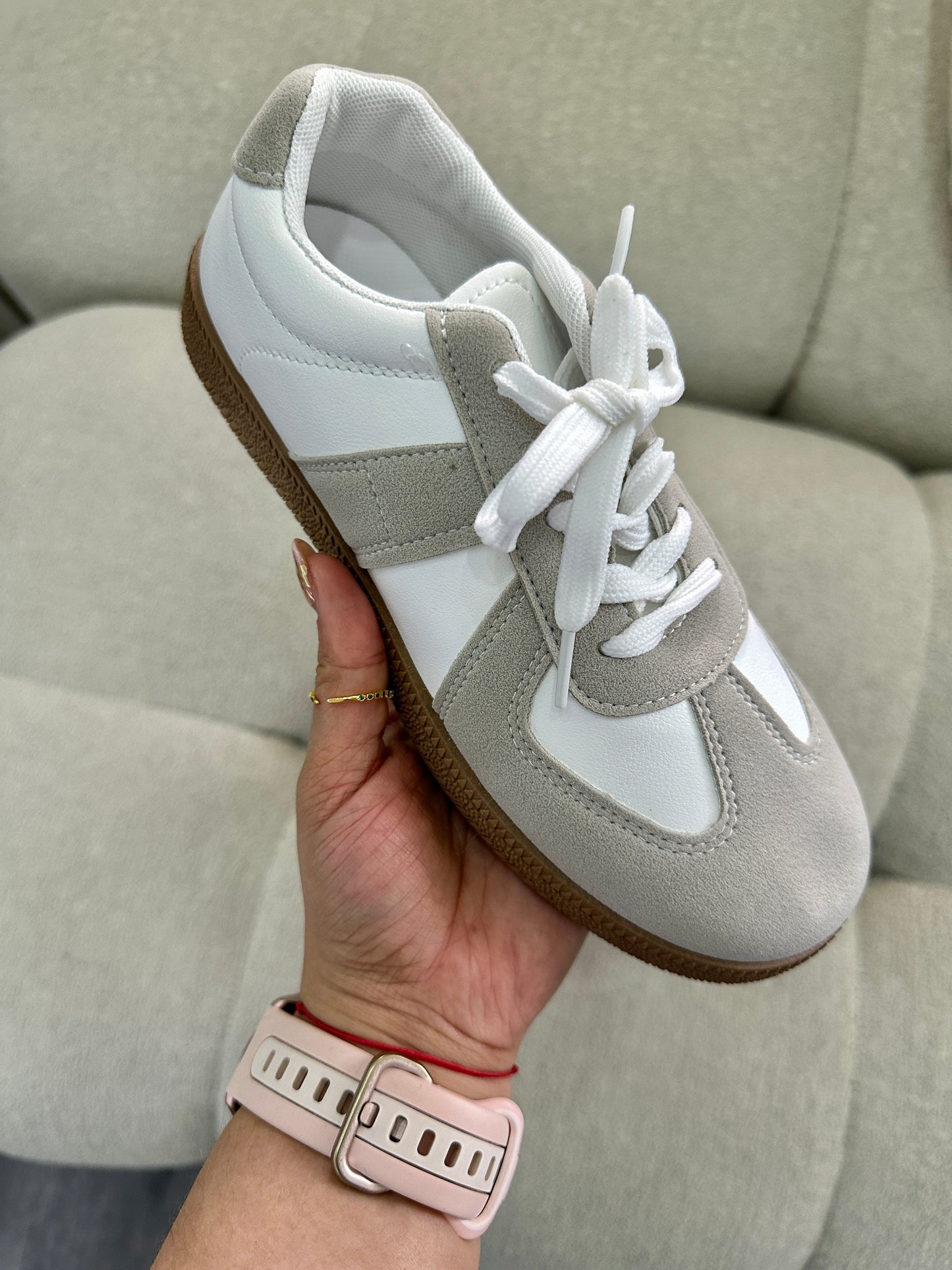 Sneaker inspiración samba gris