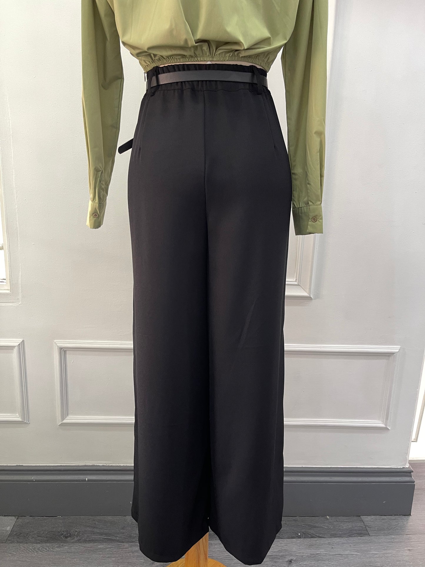 Pantalón con cinturón
