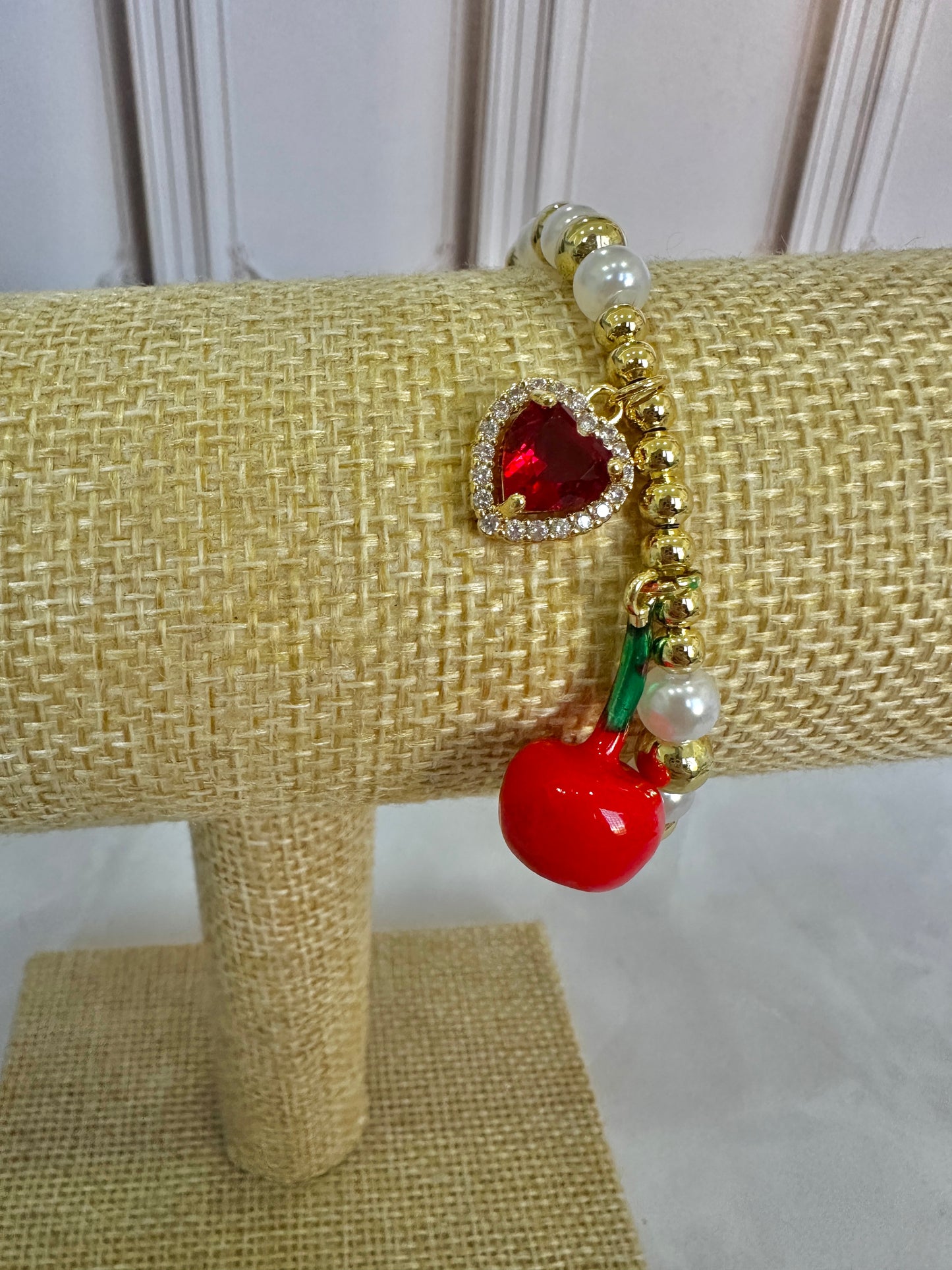 Pulseras con dijes frutales