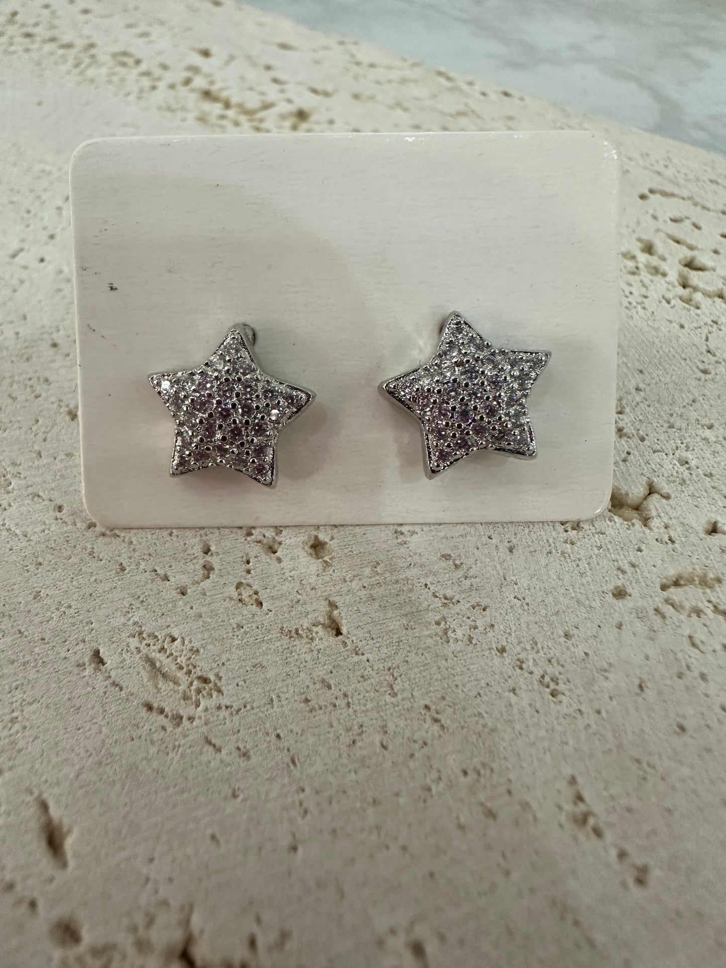 Pendientes plateados variados