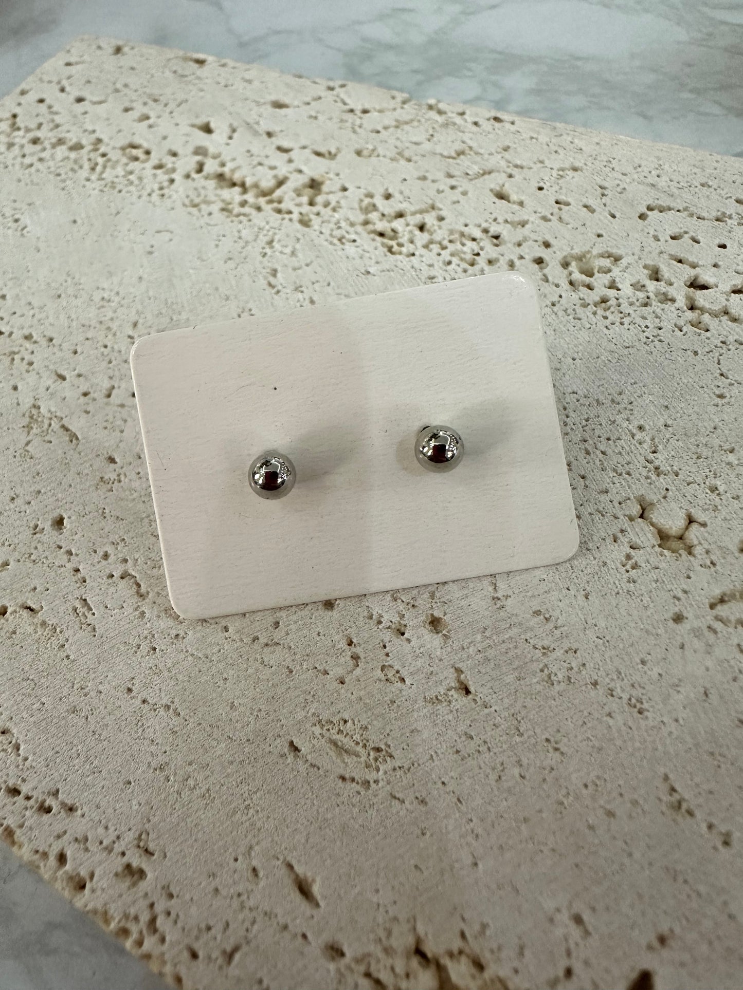 Pendientes plateados variados
