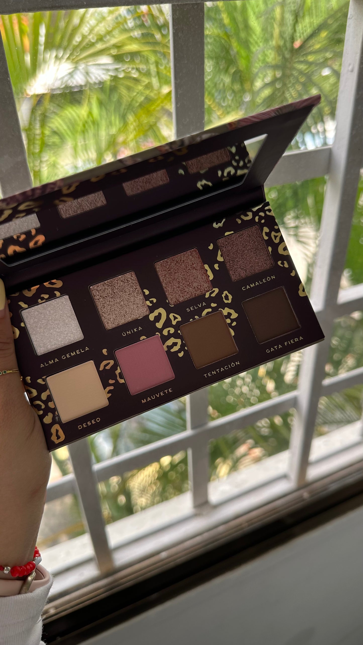 Desnudeas exotica pressed pigment palette