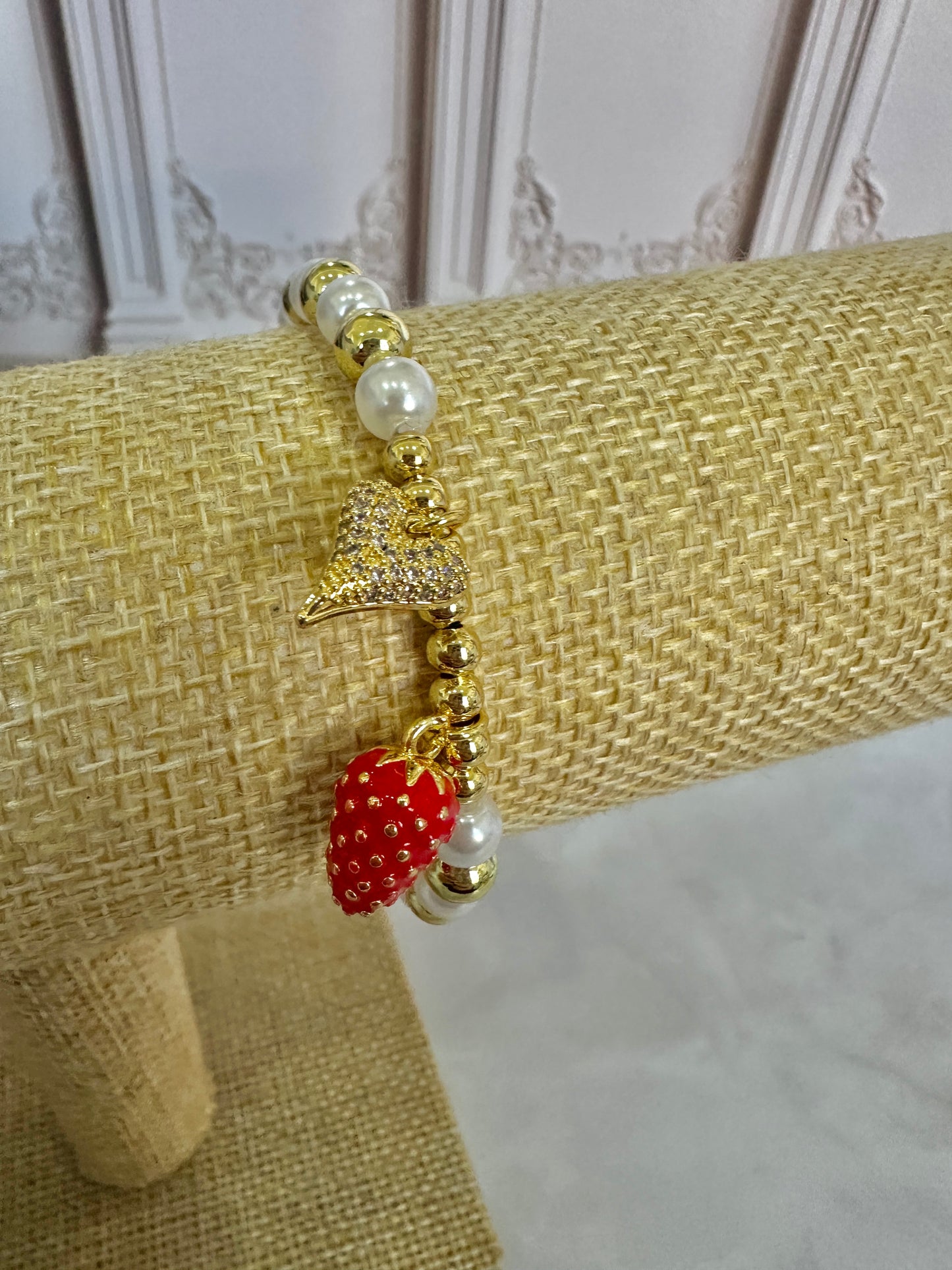 Pulseras con dijes frutales