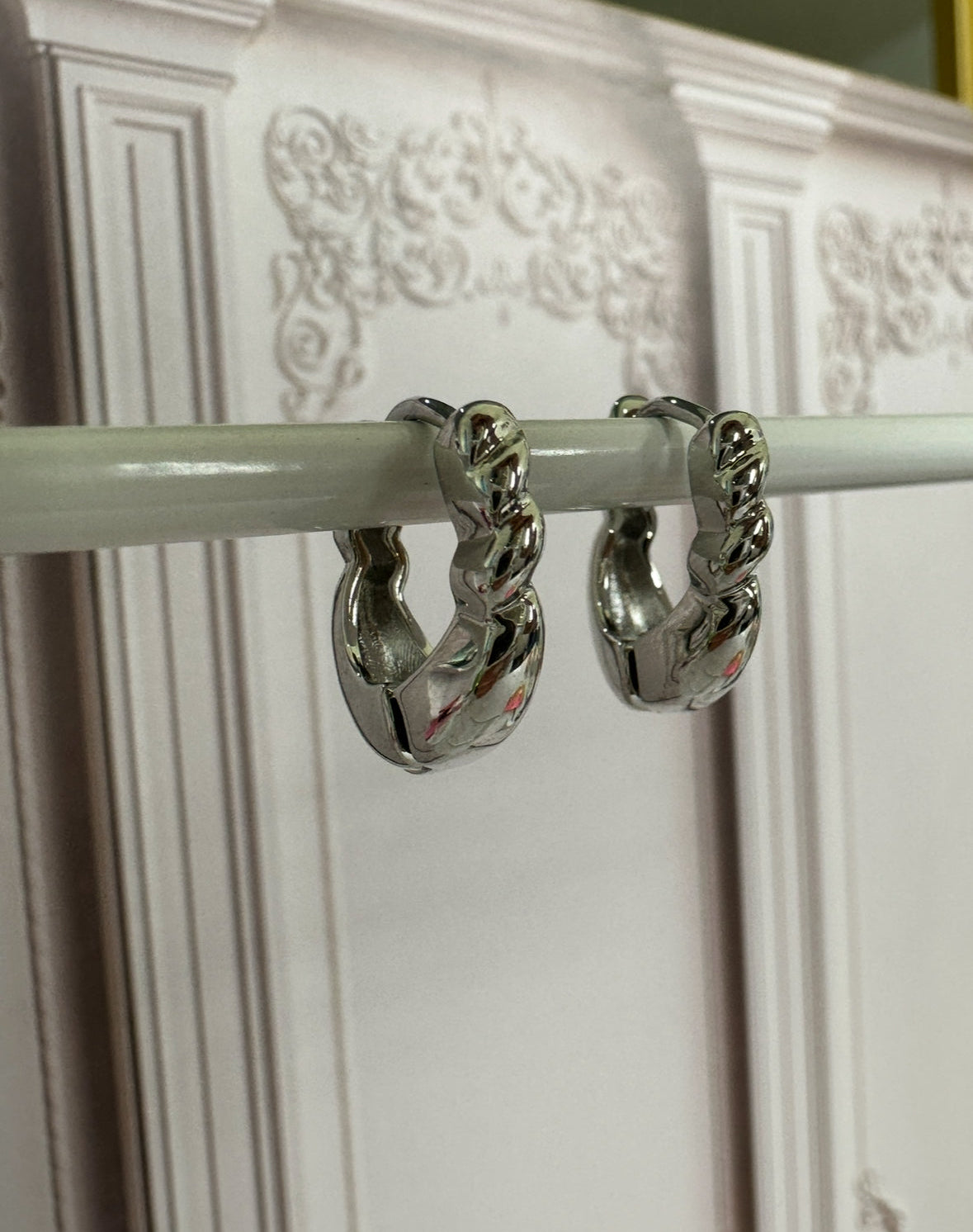 Pendientes plateados variados