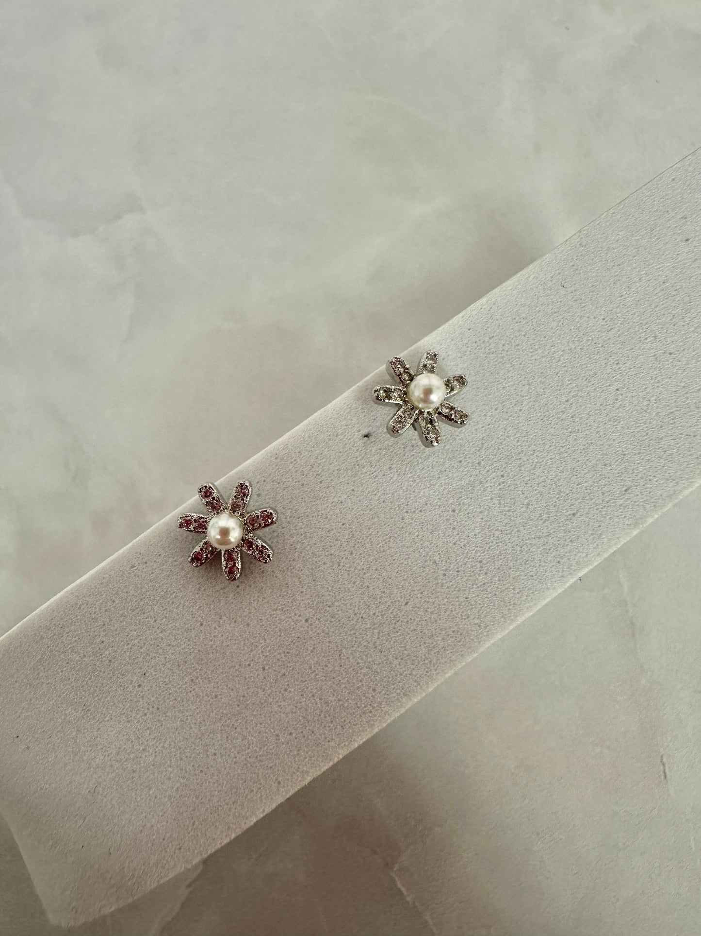 Pendientes plateados variados