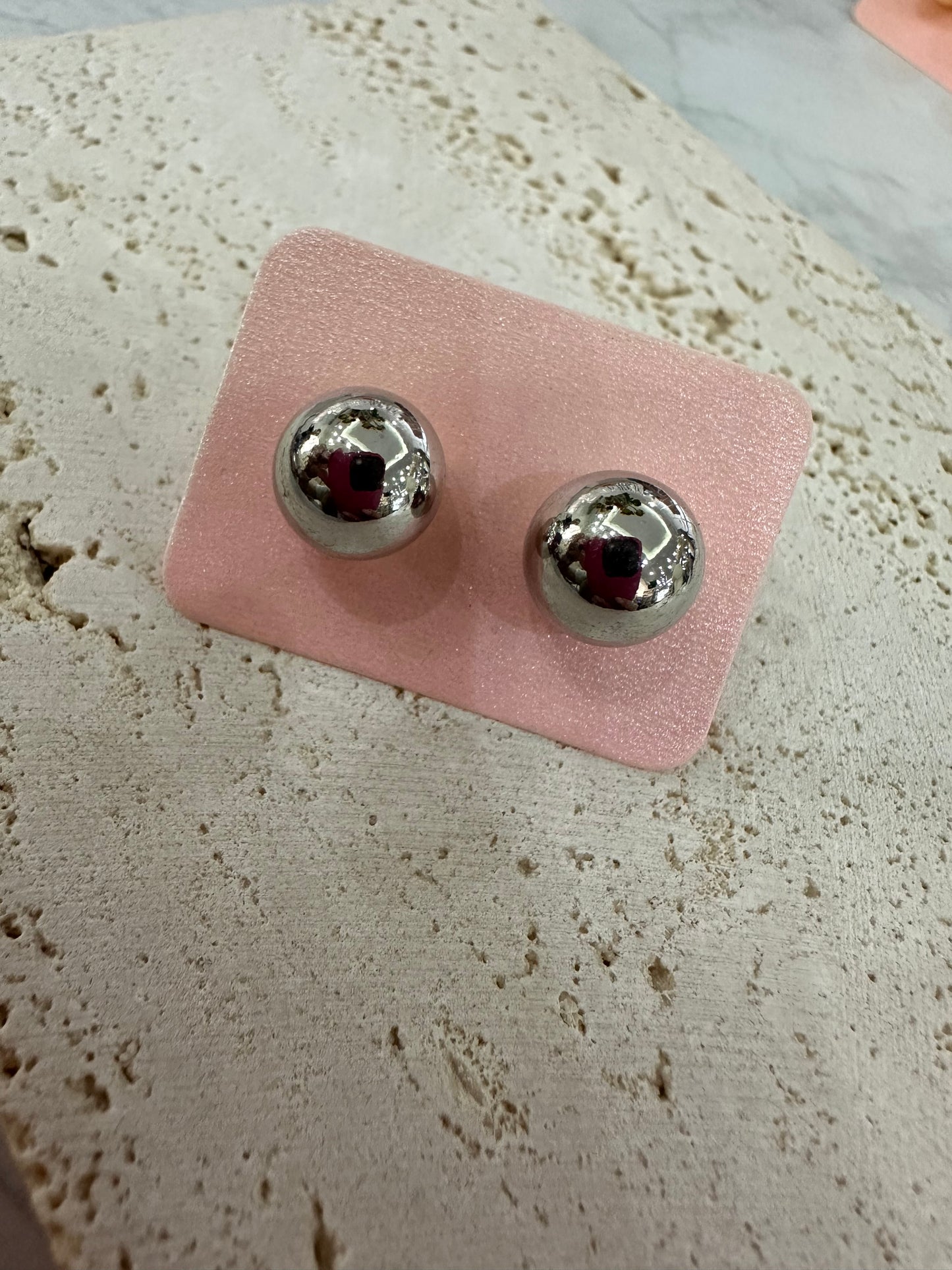 Pendientes plateados variados
