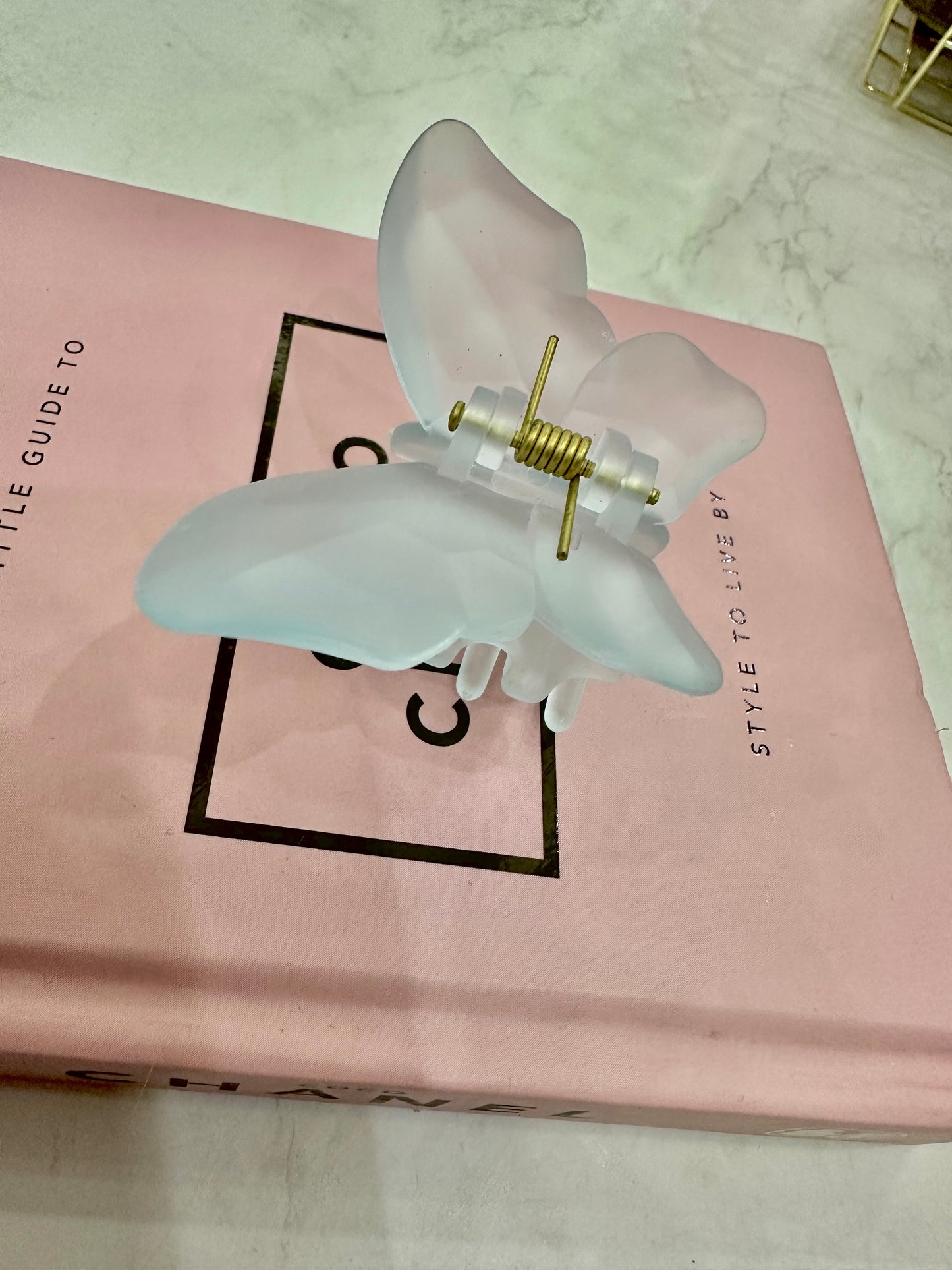 Pinza mariposa para el cabello