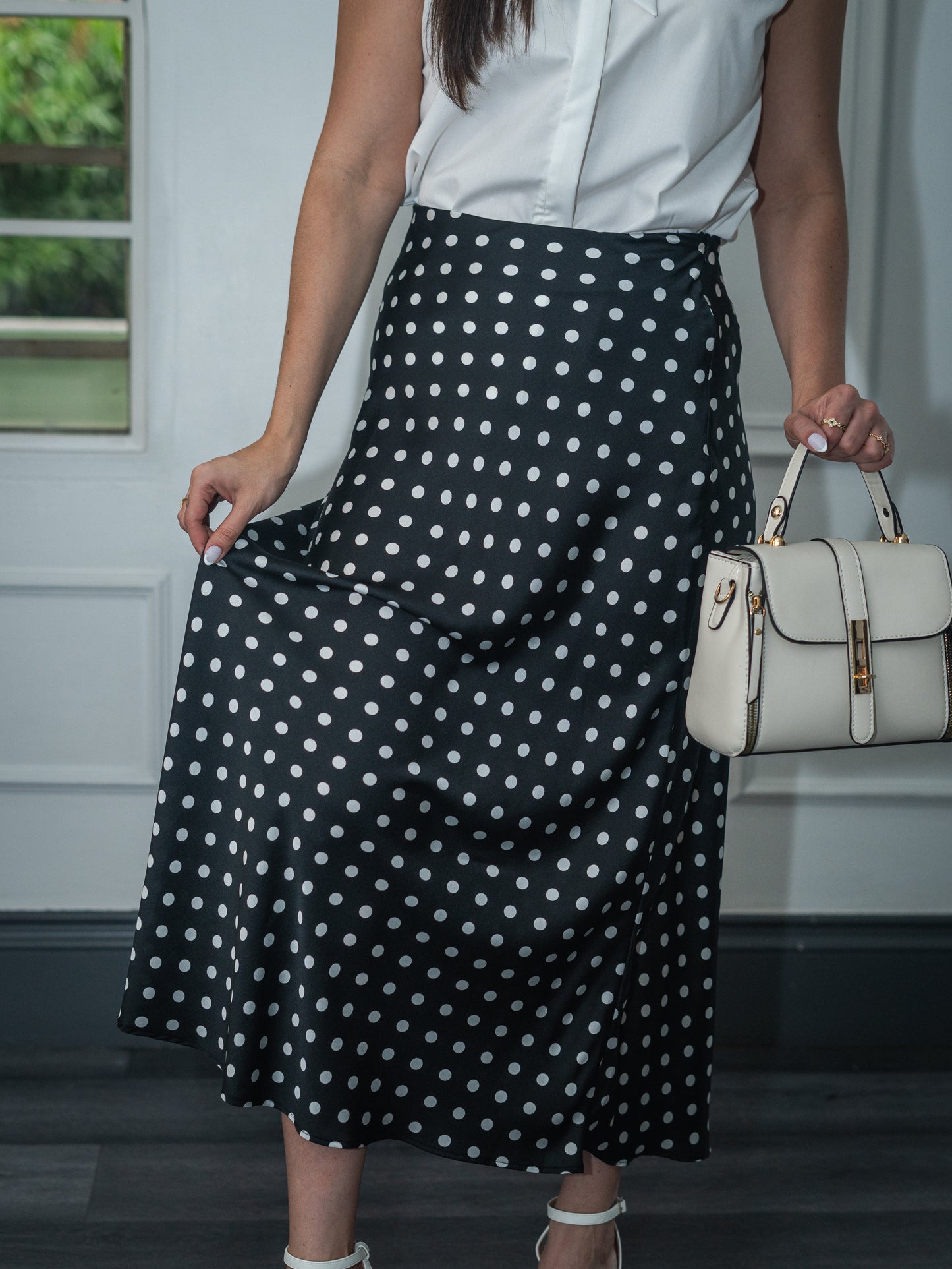 Falda satinada polkadots