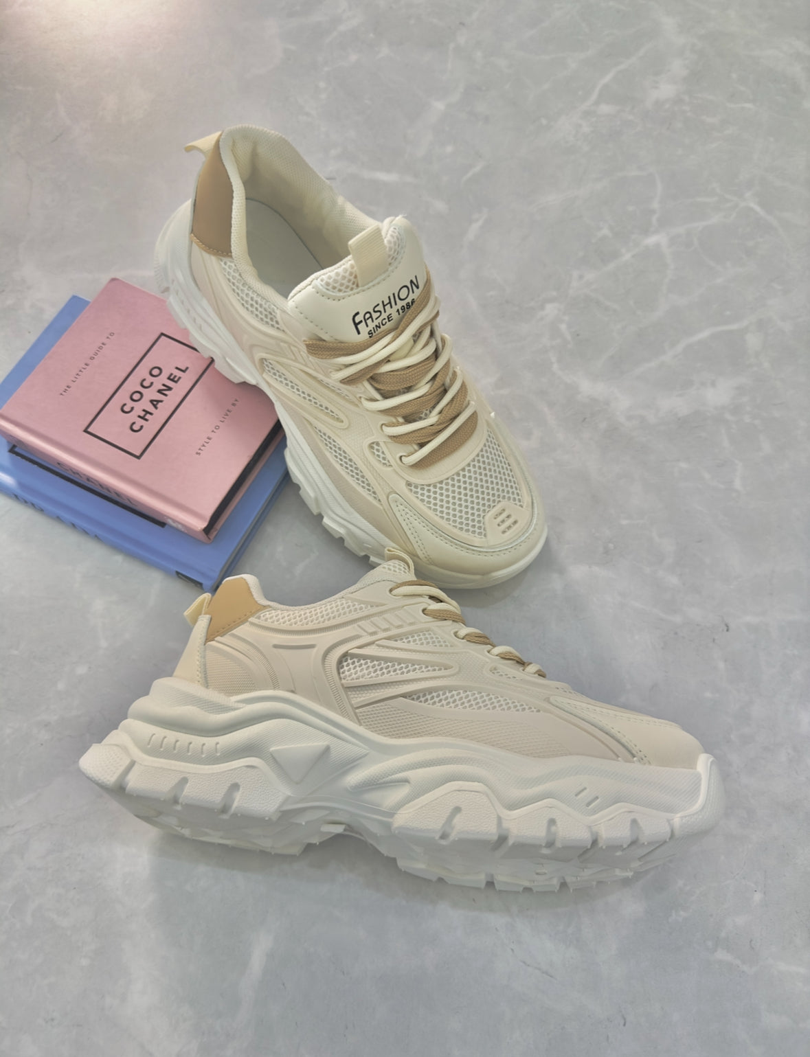 Sneaker beige