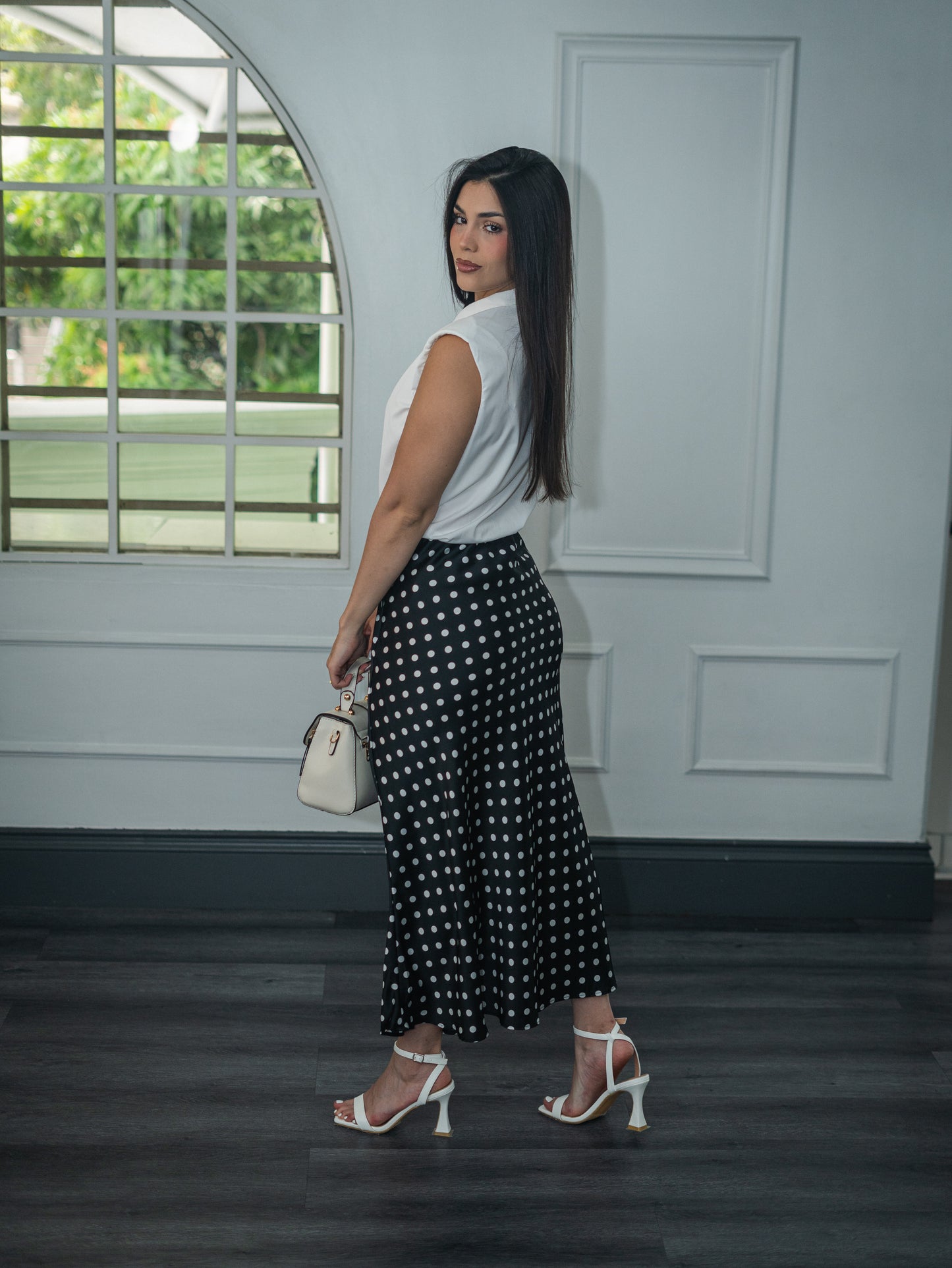 Falda satinada polkadots