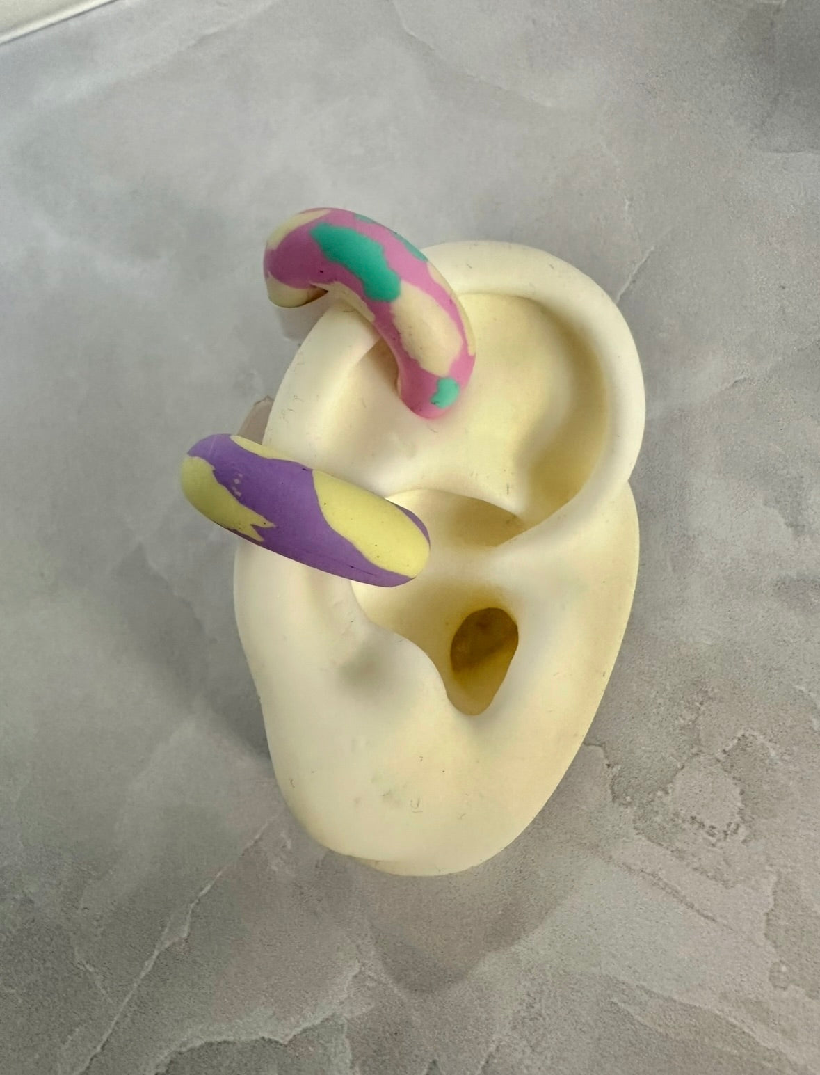 Ear cuff silicona